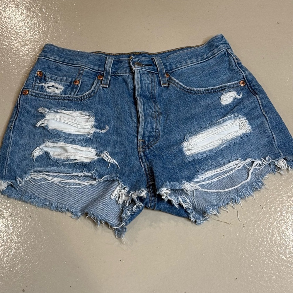Levi 501 blue Jean shorts ripped distressed Waist 26” Size 4